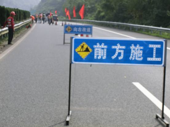 为了“生态路”更美丽----常吉高速桃源养护所二工区养护纪实(图1) 为了“生态路”更美丽----常吉高速桃源养护所二工区养护纪实(图1)