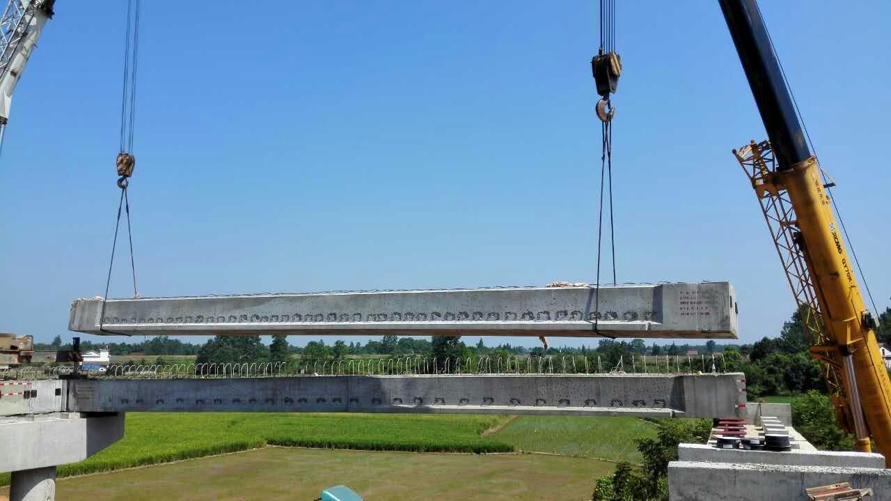 g319g207常德城区段改线工程a合同段完成草坪村中桥空心板两跨架设(图1) g319g207常德城区段改线工程a合同段完成草坪村中桥空心板两跨架设(图1)
